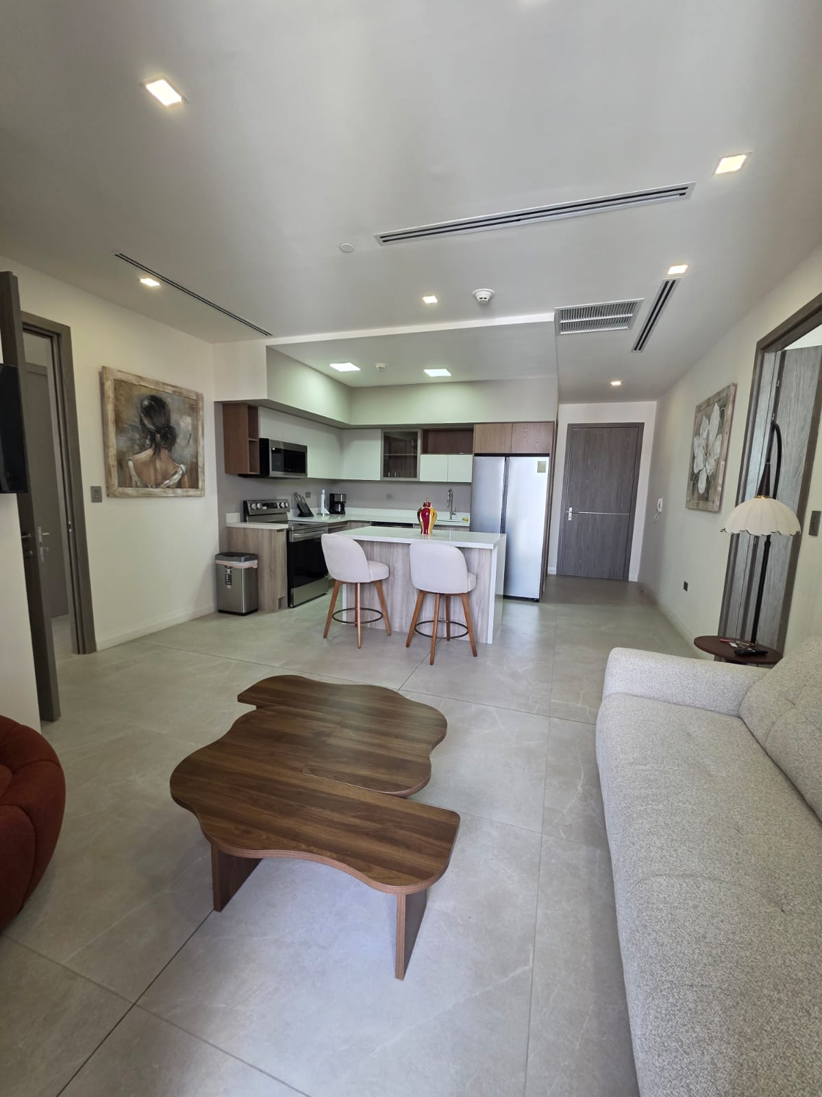 SE ALQUILA EXCLUSIVO APARTAMENTO AMUEBLADO EN TORRE DÖSS