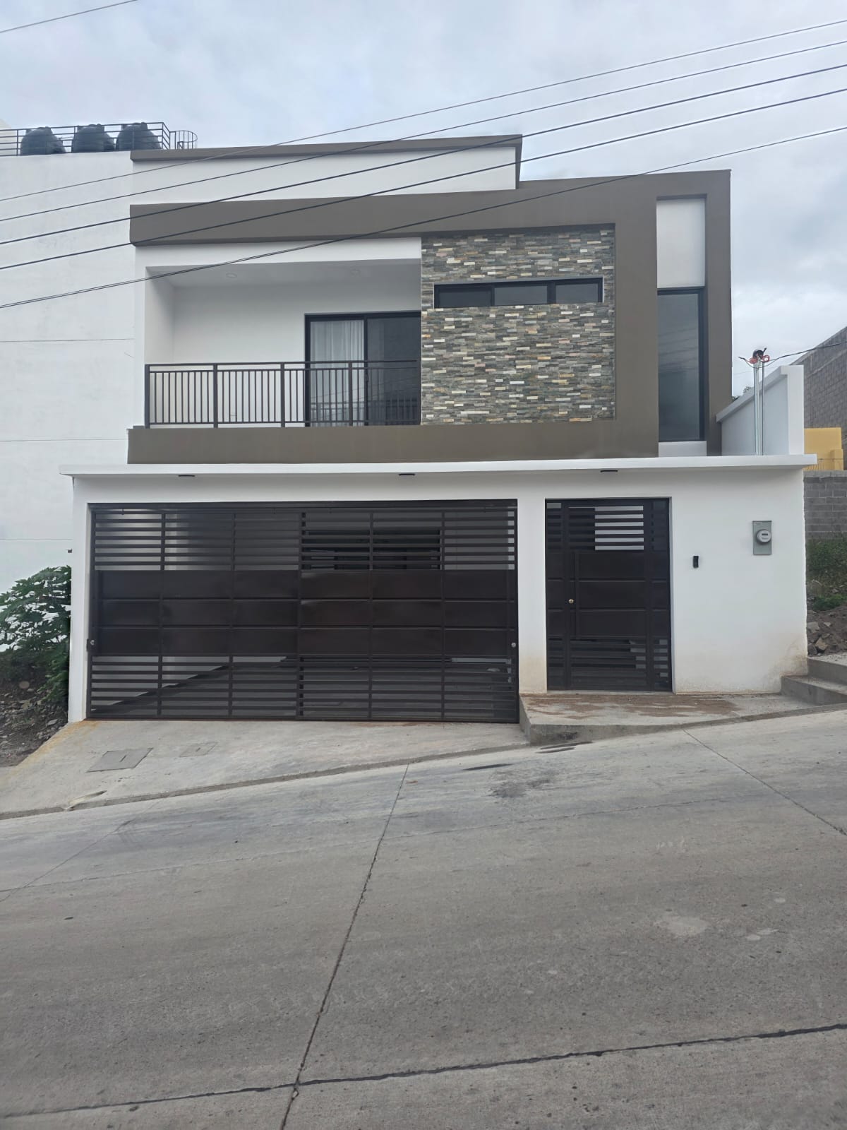 Se alquila casa en Resisencial Mirador de los Hidalgos